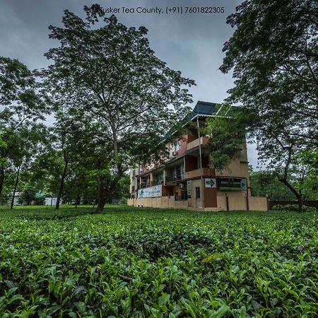 Hotel Tusker Tea County Chālsa Exteriér fotografie