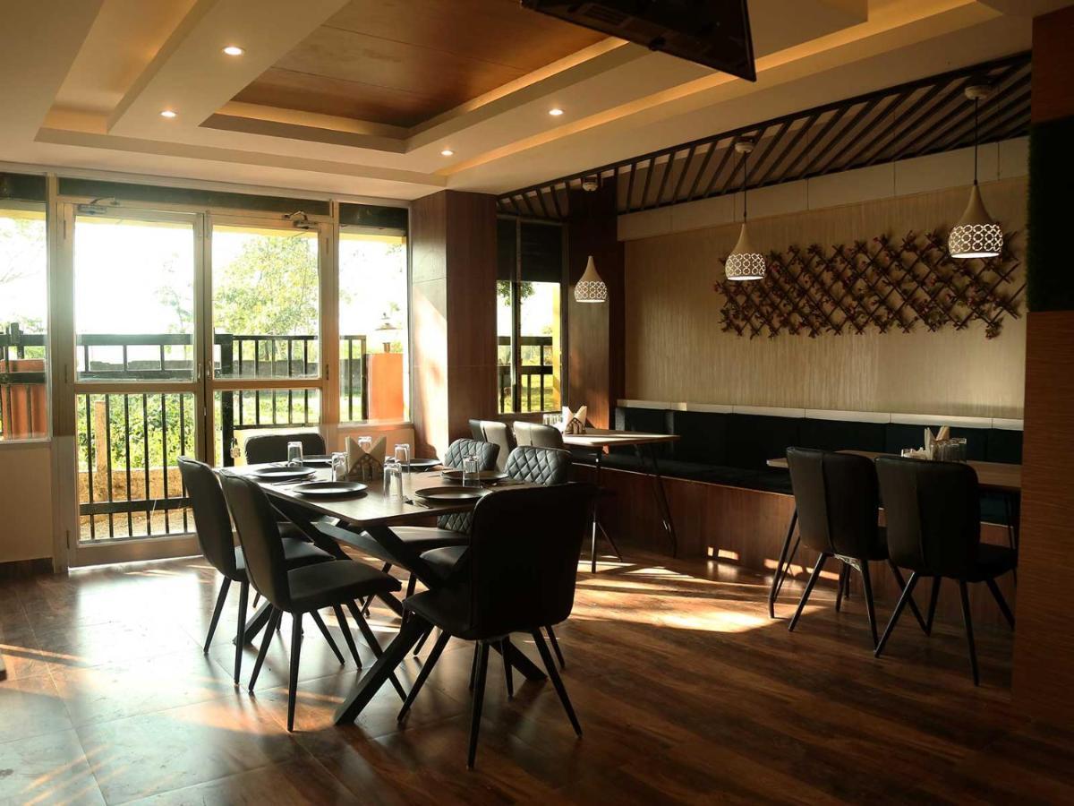 Hotel Tusker Tea County Chālsa Exteriér fotografie