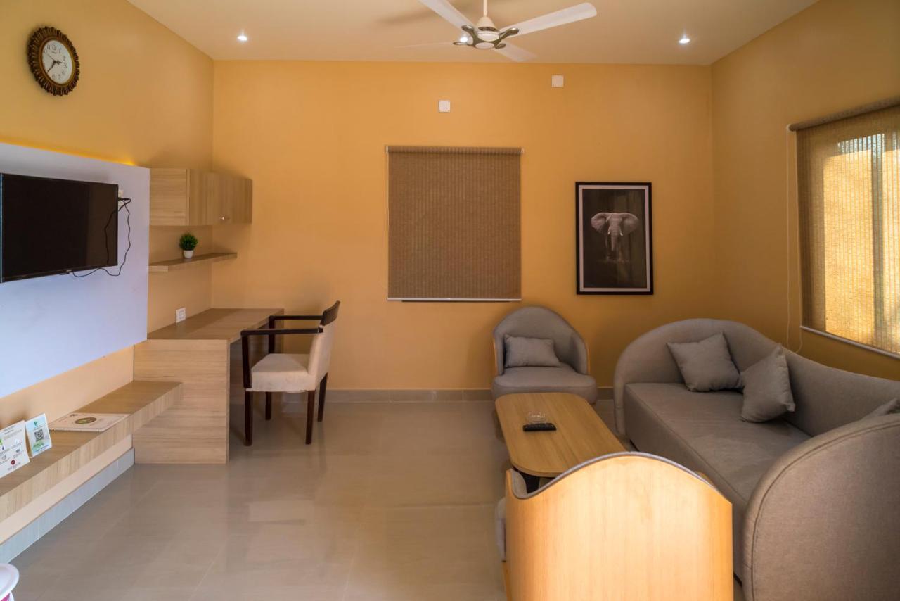 Hotel Tusker Tea County Chālsa Exteriér fotografie