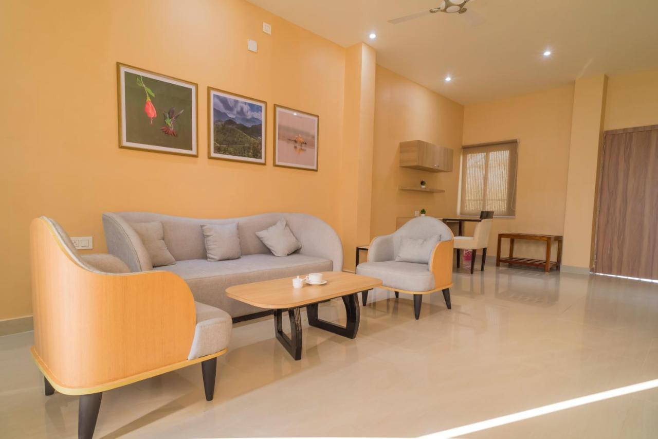 Hotel Tusker Tea County Chālsa Exteriér fotografie