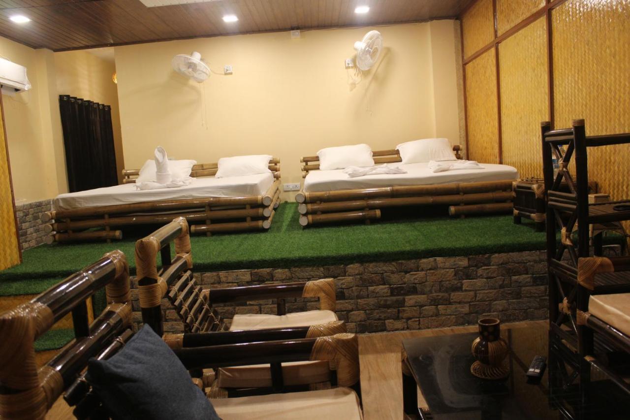 Hotel Tusker Tea County Chālsa Exteriér fotografie