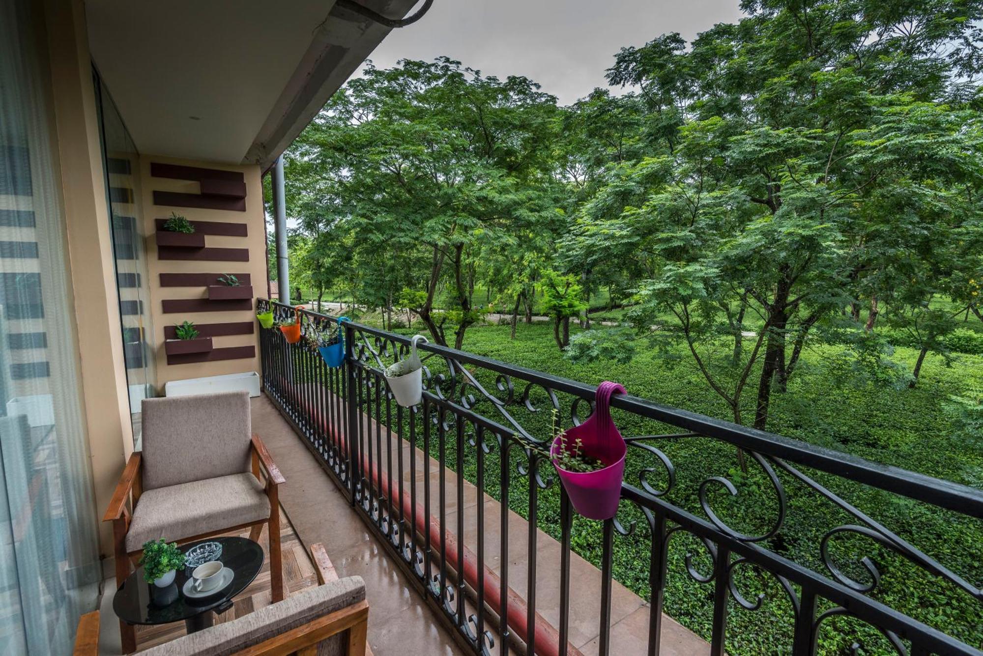 Hotel Tusker Tea County Chālsa Exteriér fotografie